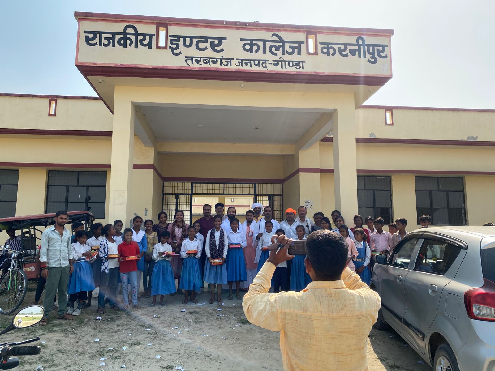 बच्चों के साथ ट्रस्ट की गतिविधि